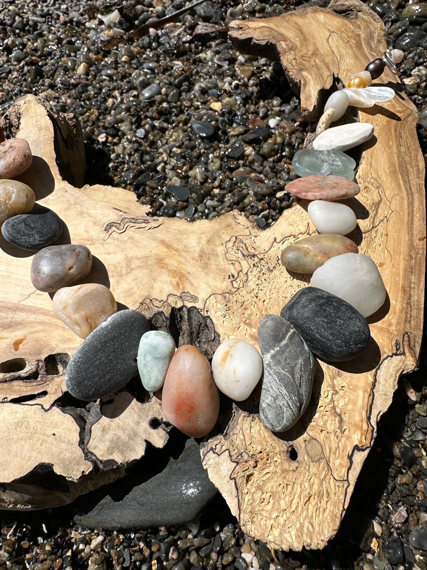 ROCKY NECKLACE