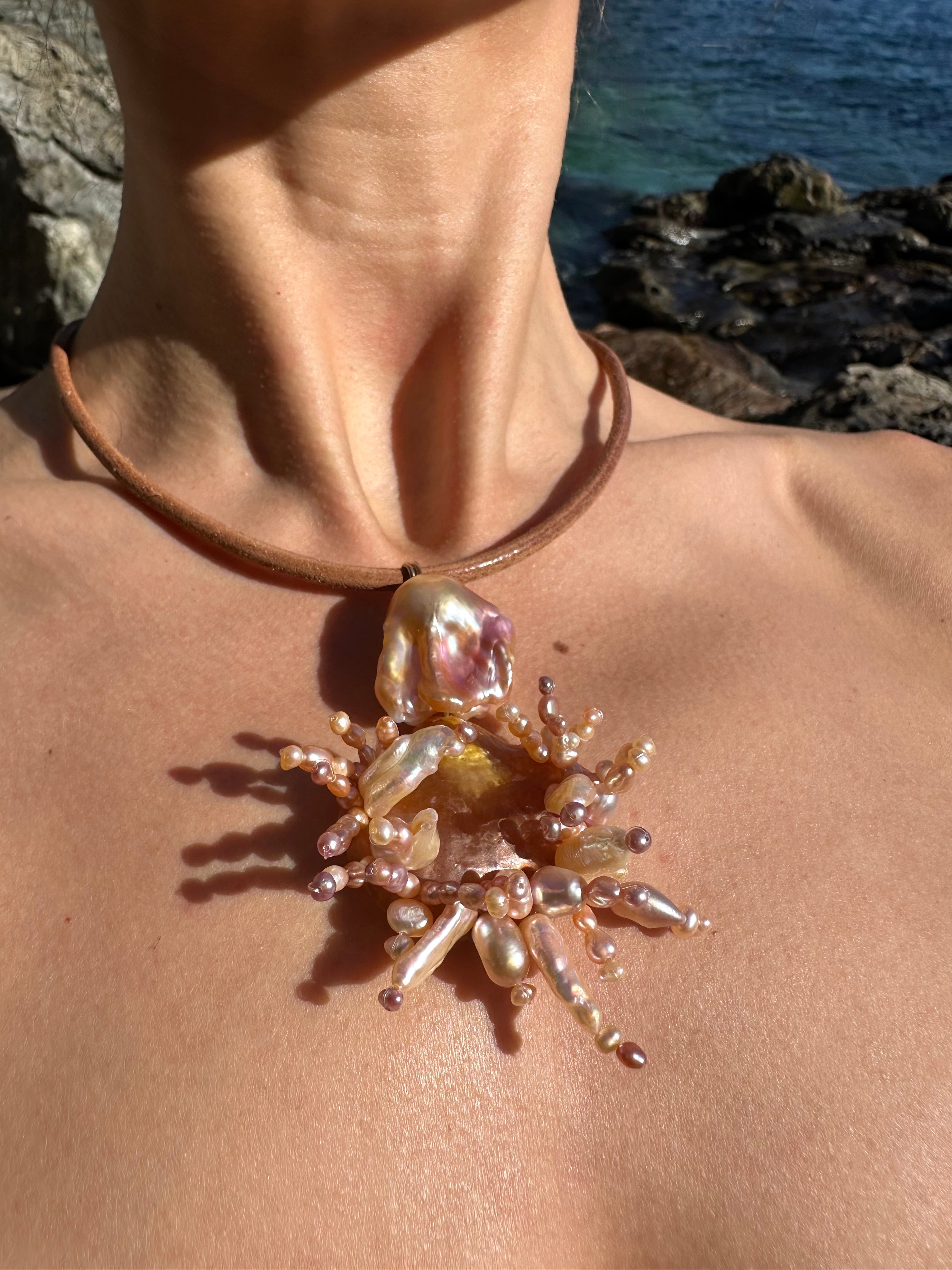 APRICOSA NECKLACE