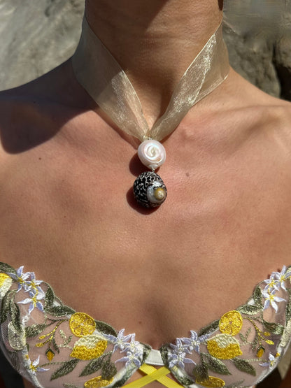 SNEGLE NECKLACE