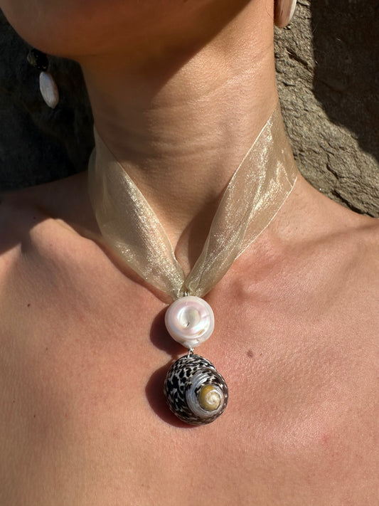 SNEGLE NECKLACE