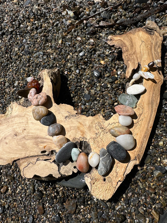 ROCKY NECKLACE