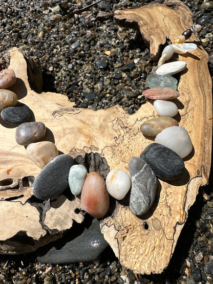 ROCKY NECKLACE
