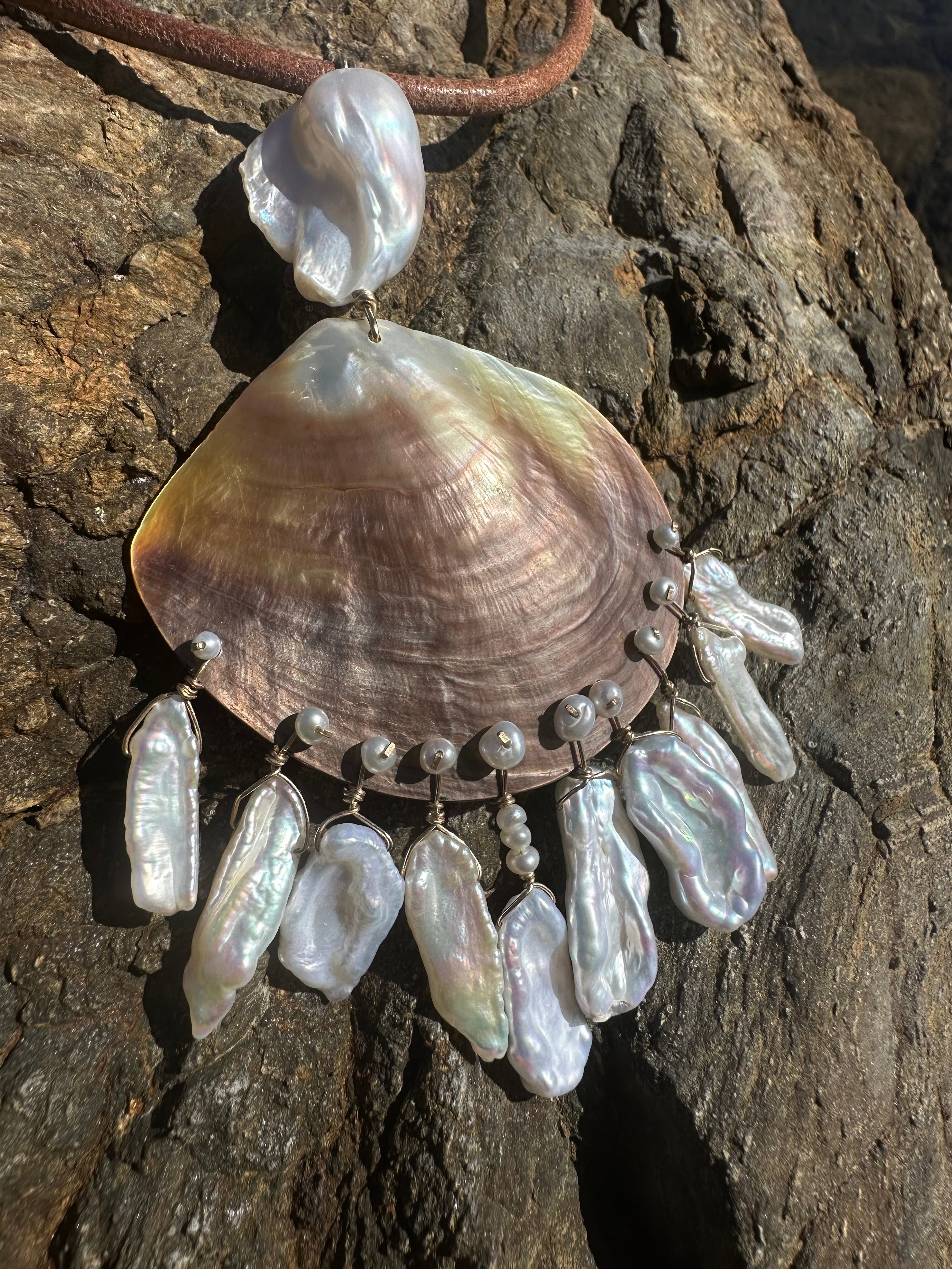 COGNAC NECKLACE