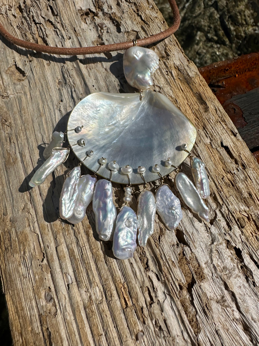 COGNAC NECKLACE