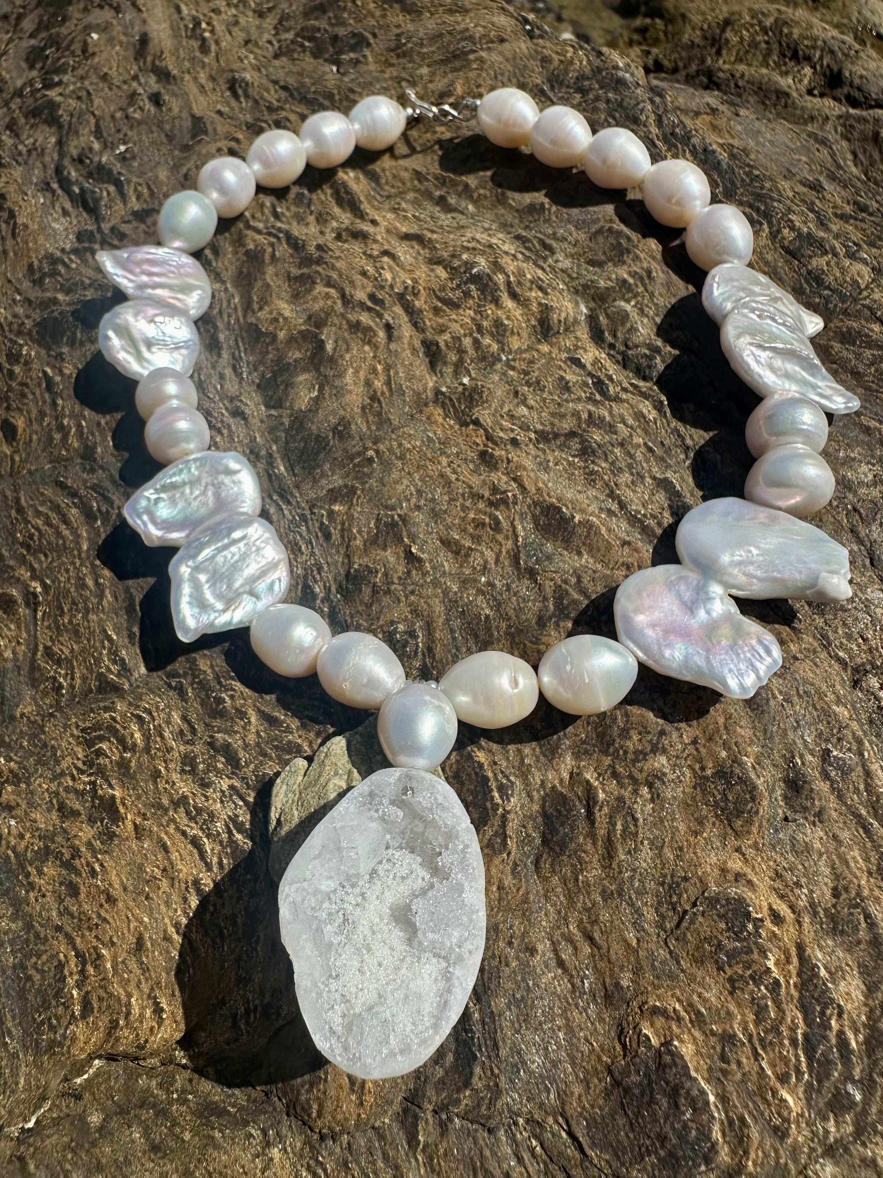 GWENDOLYN NECKLACE